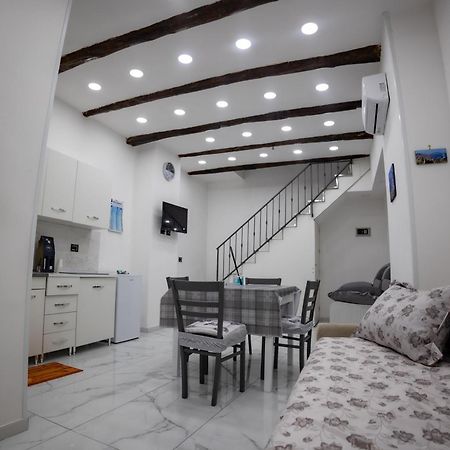 Royal Spaccanapoli Apartment Екстериор снимка