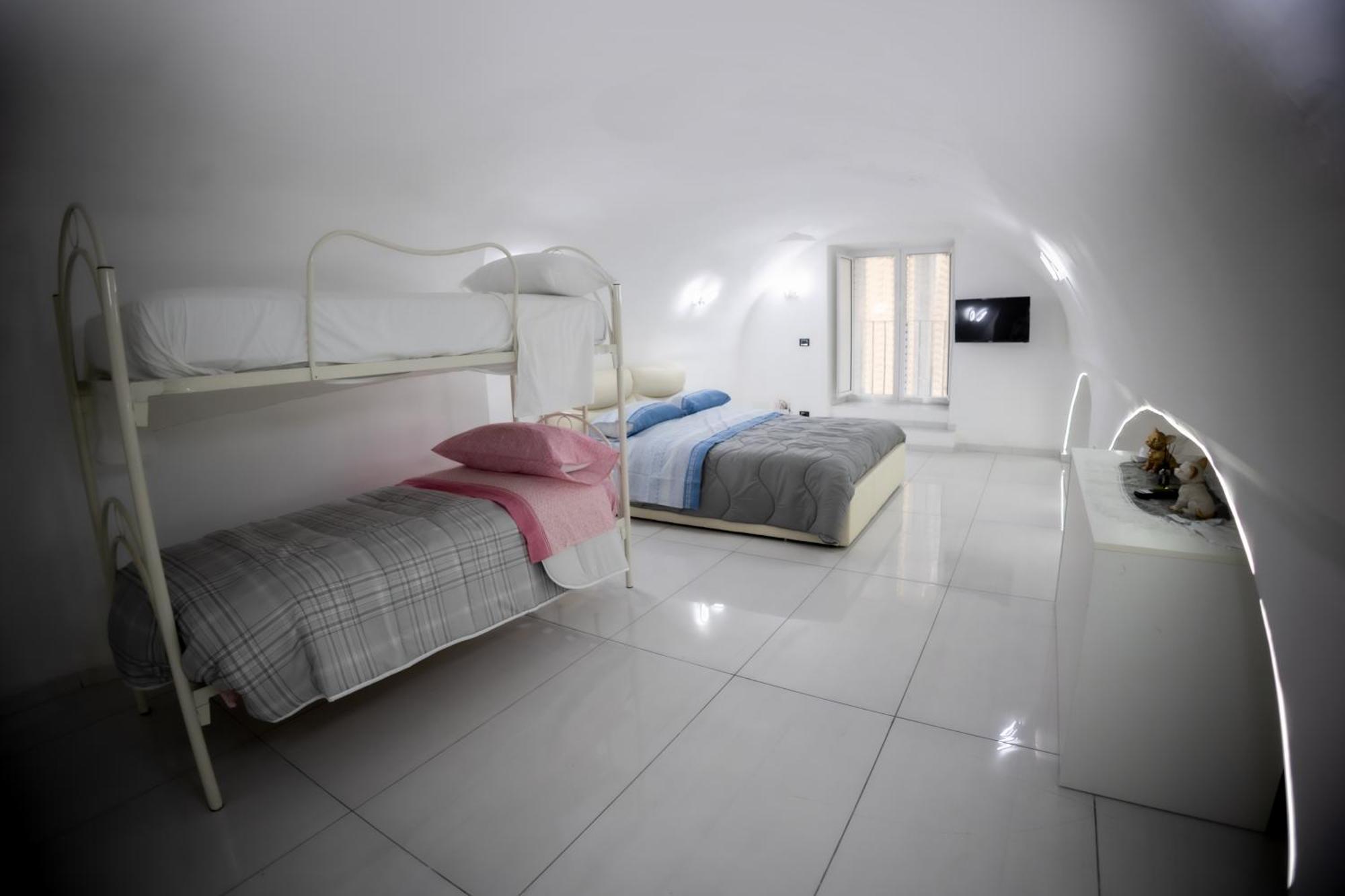 Royal Spaccanapoli Apartment Екстериор снимка