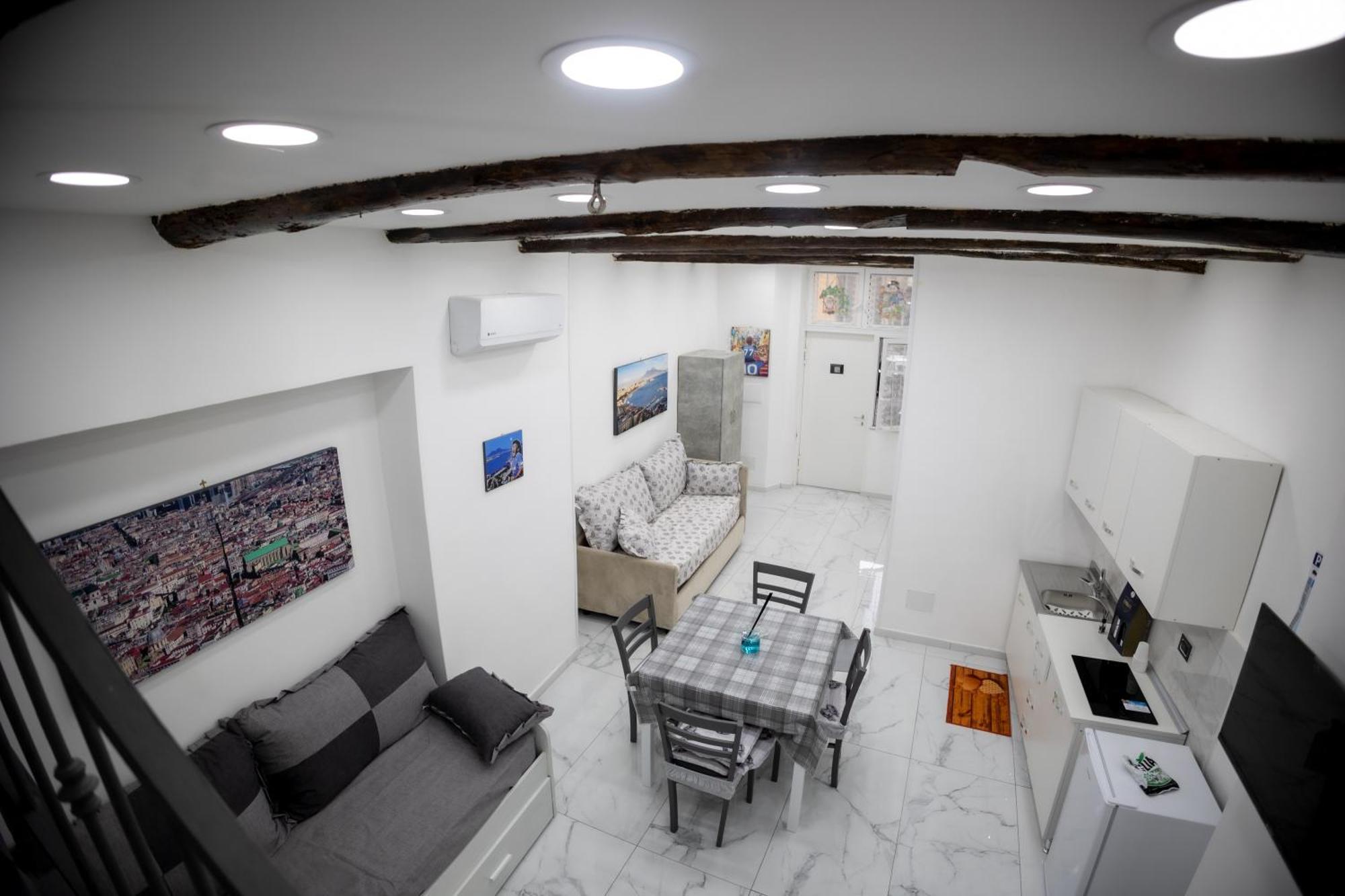Royal Spaccanapoli Apartment Екстериор снимка